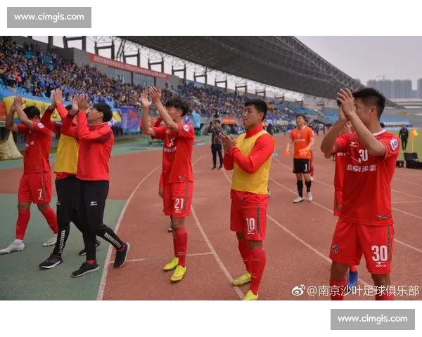 草根足球点燃城市梦想与社区激情新篇章见证平凡英雄崛起之路传奇记